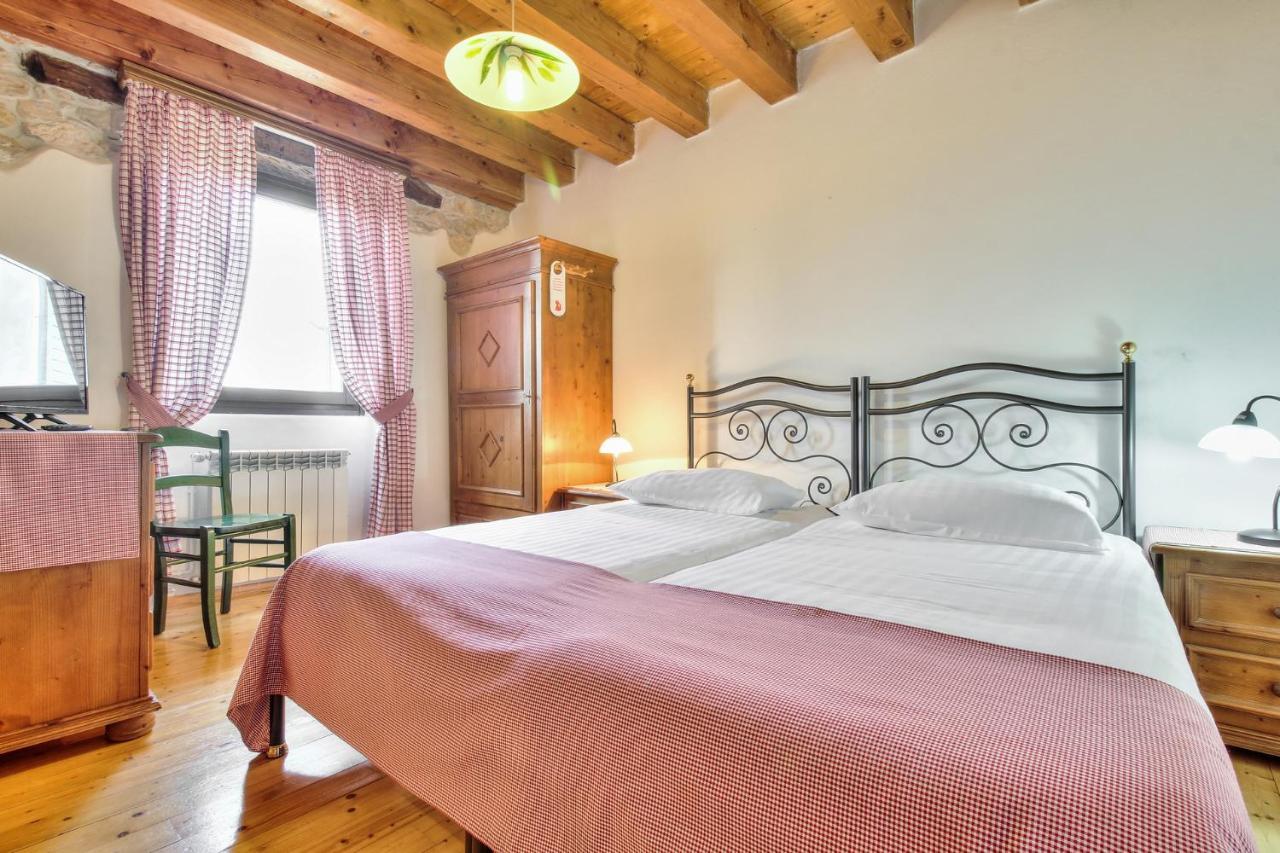 Casa Romantica La Parenzana Buje Bagian luar foto