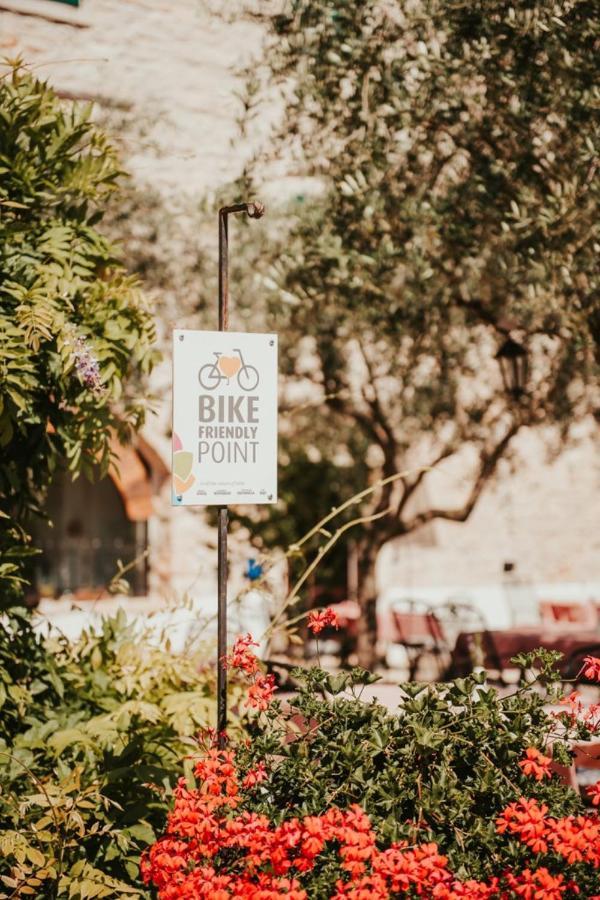 Casa Romantica La Parenzana Buje Bagian luar foto