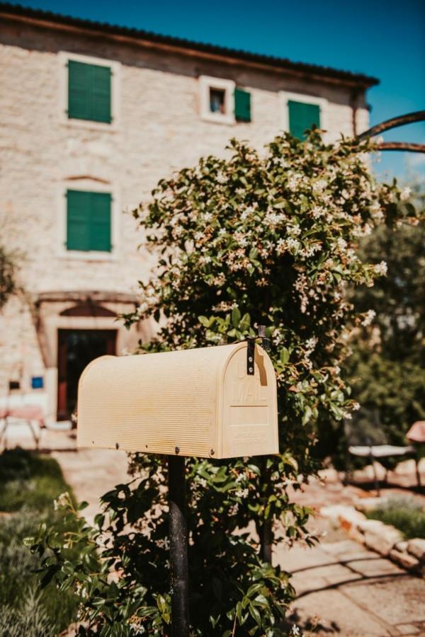 Casa Romantica La Parenzana Buje Bagian luar foto