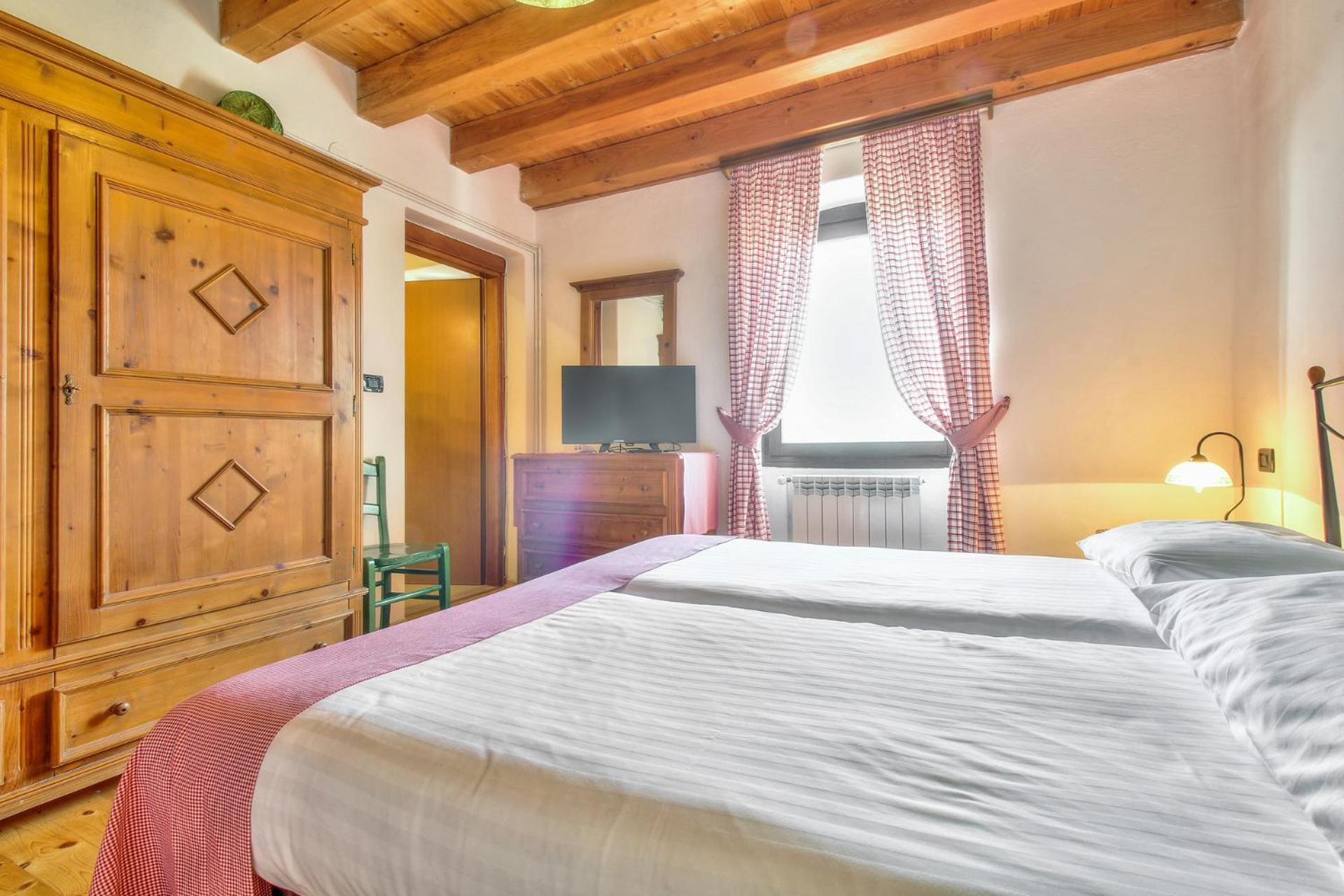 Casa Romantica La Parenzana Buje Bagian luar foto