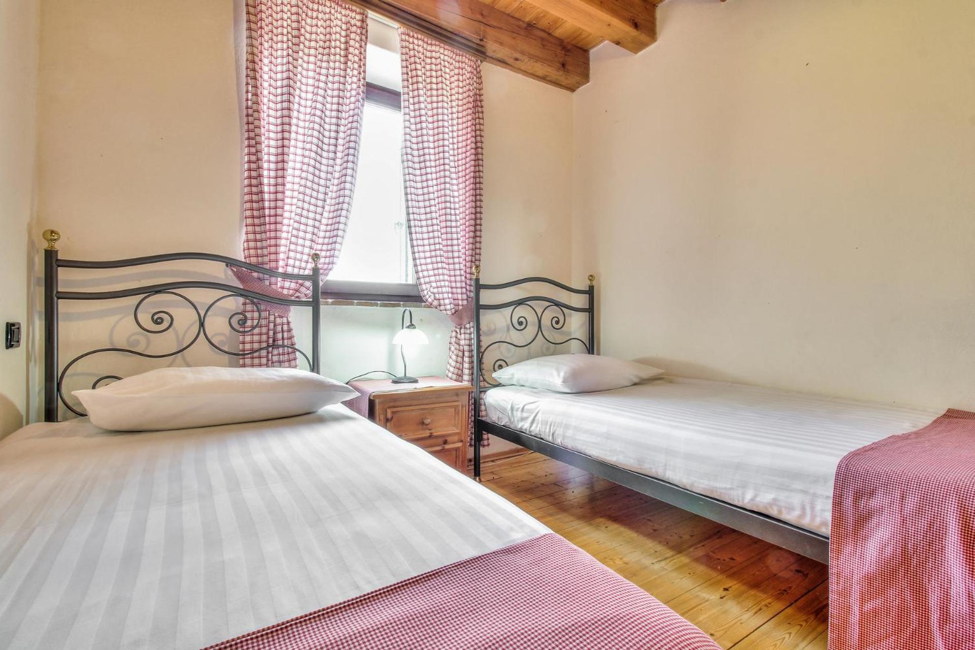 Casa Romantica La Parenzana Buje Bagian luar foto