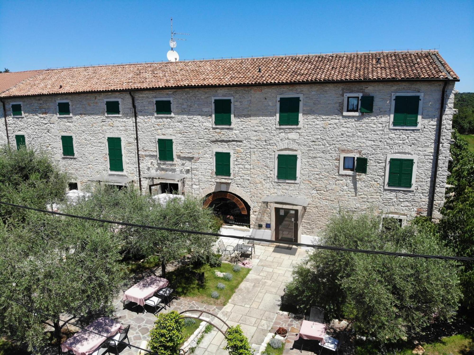 Casa Romantica La Parenzana Buje Bagian luar foto