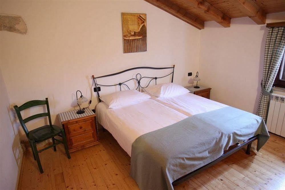 Casa Romantica La Parenzana Buje Bagian luar foto