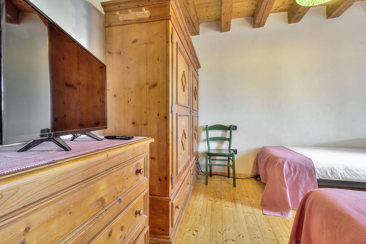 Casa Romantica La Parenzana Buje Bagian luar foto