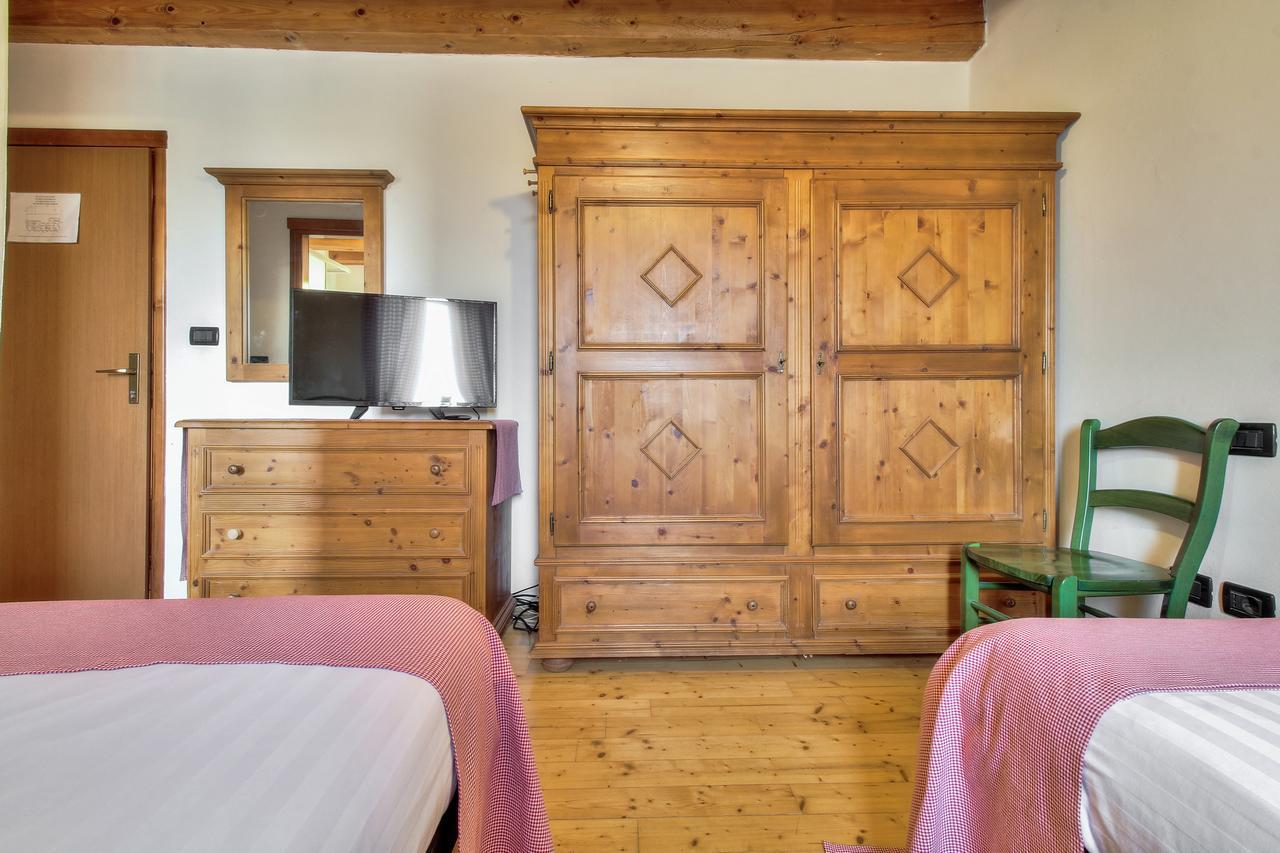 Casa Romantica La Parenzana Buje Bagian luar foto