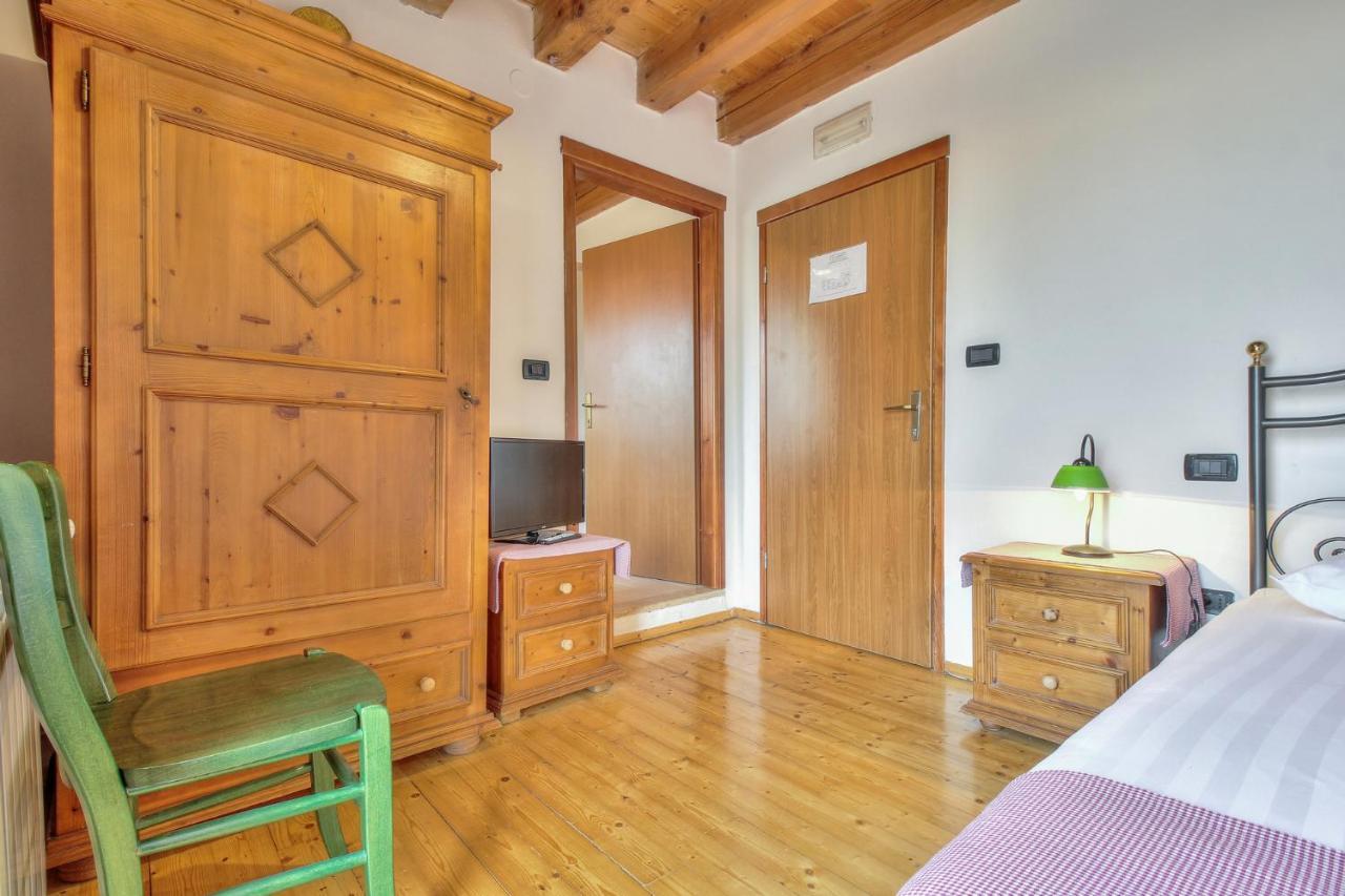 Casa Romantica La Parenzana Buje Bagian luar foto